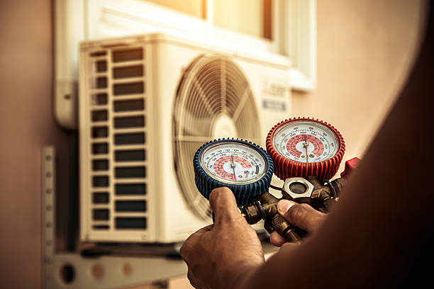 Professional Hvac technician working in Reynolds, IN